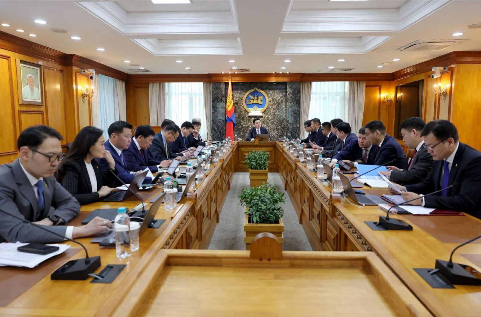 ЗГ: Газрын тос боловсруулах үйлдвэр барих төслийн гэрээнд нэмэлт, өөрчлөлт оруулах тухай асуудлыг хэлэлцэж байна